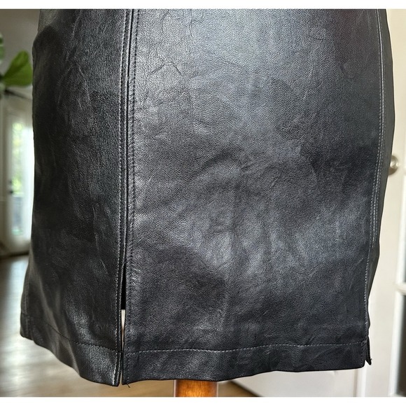 Forever 21 Faux Leather Mini Skirt Size Small Black High Waist Pencil Style - Picture 3 of 8